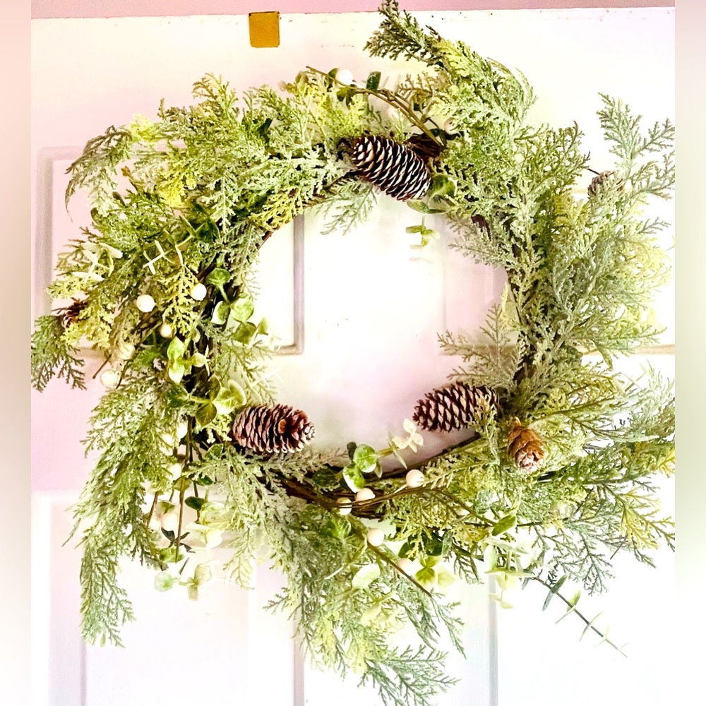 *Frosty Cedar, Pinecone & White Berry Wreath
